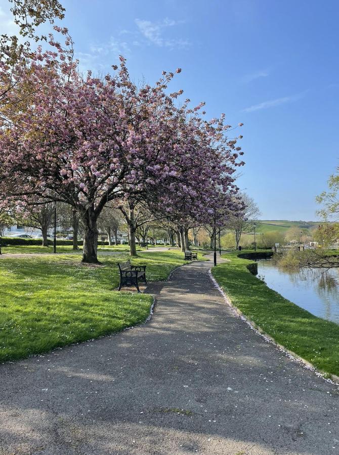 1 Chatsworth Riverscape Apartments - Riverview Apartment In Great Location With Free Parking Overlooking The Gannel Just A Short Walk From Newquays Incredible Beaches And Local Amenities New Quay Eksteriør billede